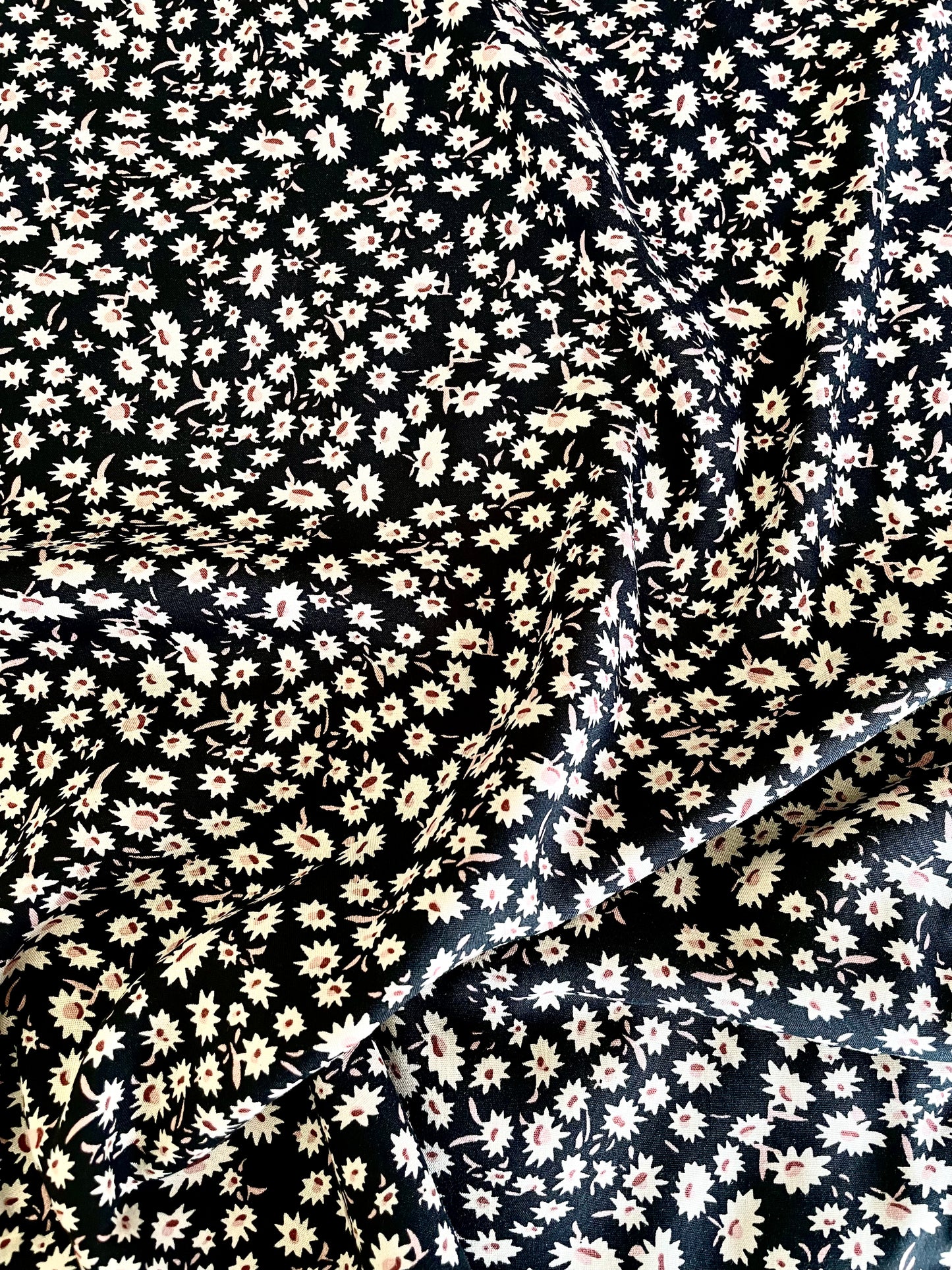 Ditsy Daisies Viscose - REMNANT - 240cm x 150cm